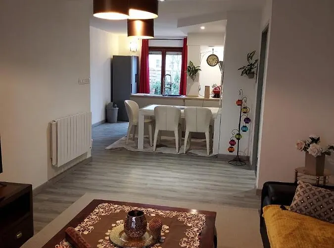 Du Vieux Chateau Jardin & Parking Gratuit Apartment